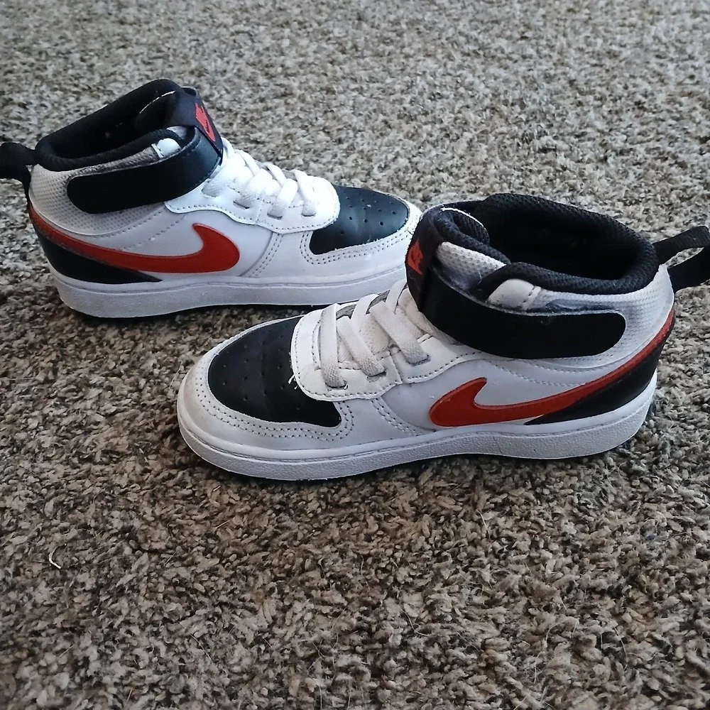 NIKE Court Borough Toddler Size 9 C Mid 2 Sneakers White Black Red